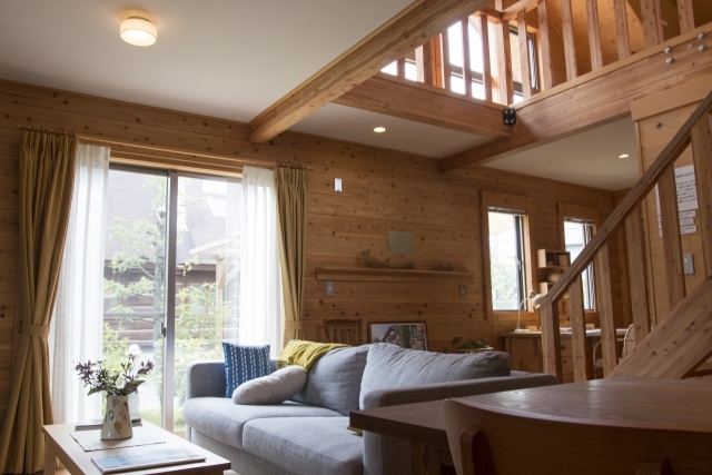 暮らしを彩る"素材"の選び方 ── 木・塗り壁・タイルの魅力再発見