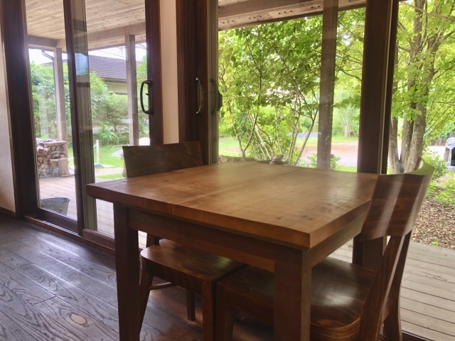 初夏を心地よく過ごす"風が通る家"のつくり方 自然の風を活かした、快適な住まいの工夫